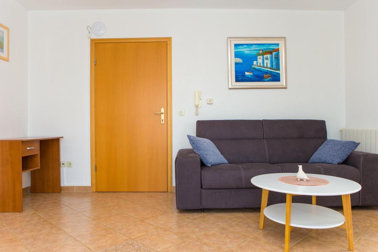 Apartments Lorena Poreč Exterior foto